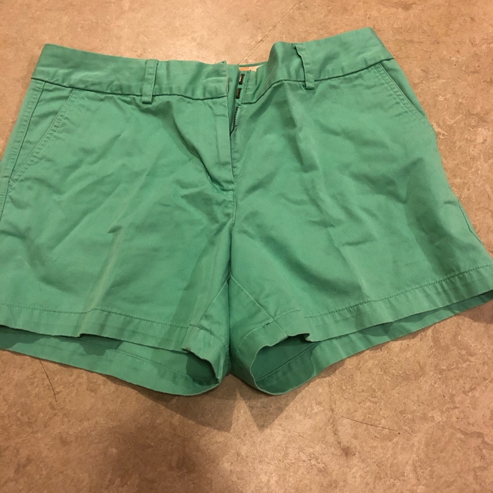Vineyard Vines women’s green shorts size 8